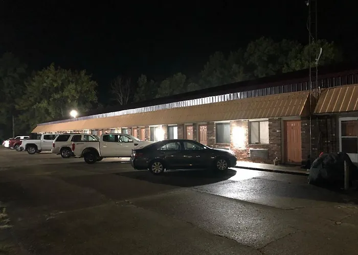 Budget Host Motel *