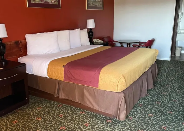 Budget Host Motel *