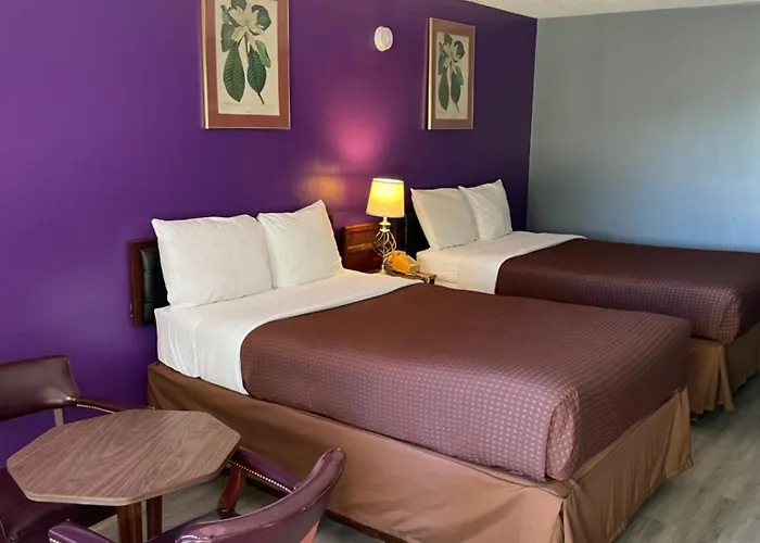 Budget Host Motel *