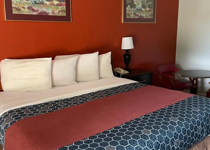Budget Host Motel *