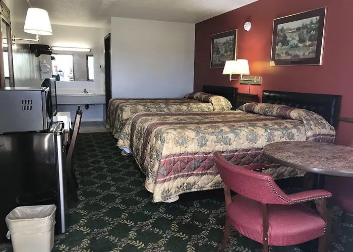 Budget Host Motel *