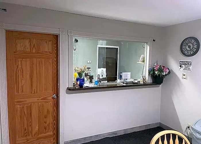 Budget Host Motel *