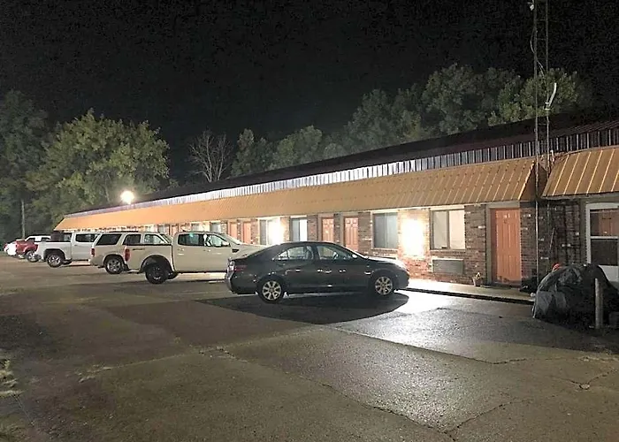Budget Host Motel *
