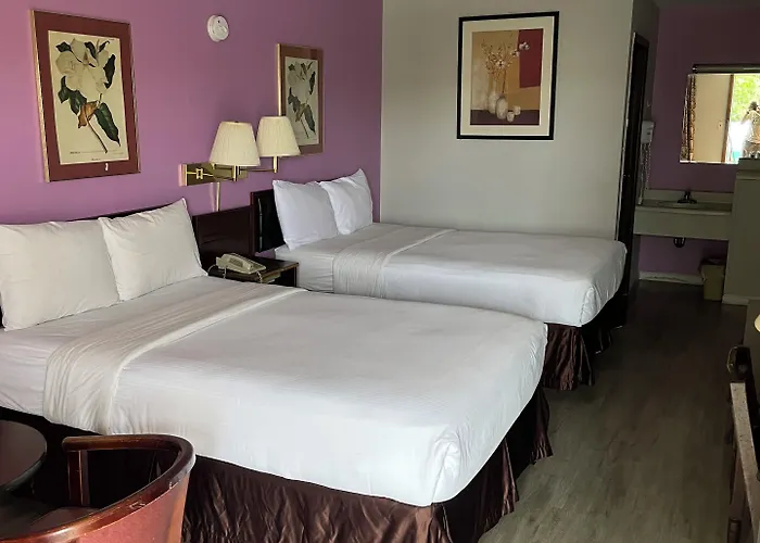 Budget Host Motel *